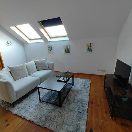 Cosy Appartement 2 Chambres Pont-de-lʼArche Buitenkant foto