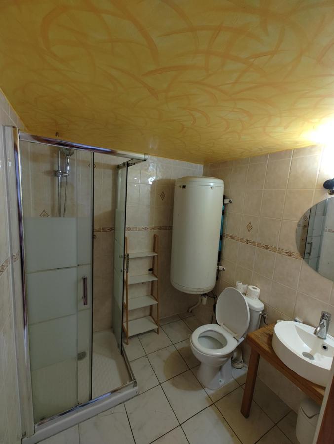 Cosy Appartement 2 Chambres Pont-de-lʼArche Buitenkant foto